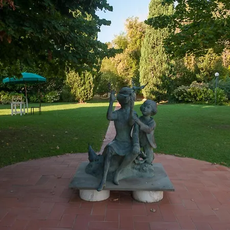 Marinsky , Lucca Pietrasanta