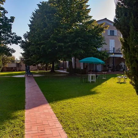 Alojamento de Acomodação e Pequeno-almoço Marinsky , Lucca *